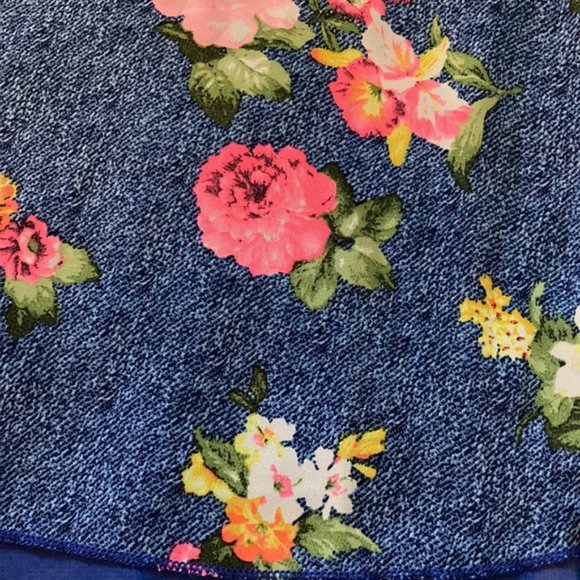 2/$20 Janice sleeveless shirt- Small - Picture 2 of 10